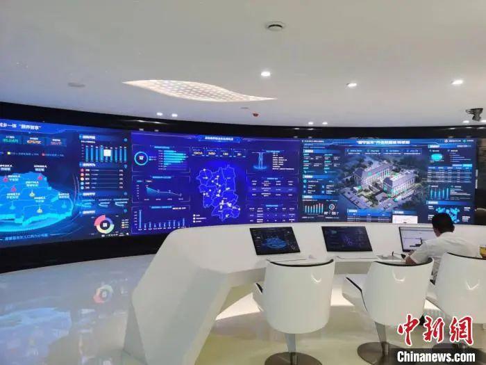 资料图:嘉善县智慧养老服务大数据中心。张雨滴 摄 资料图:嘉善县智慧养老服务大数据中心。张雨滴 摄