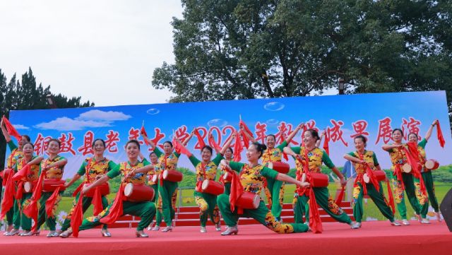 编舞富才情，润物细无声——记老年大学刘书琴老师   